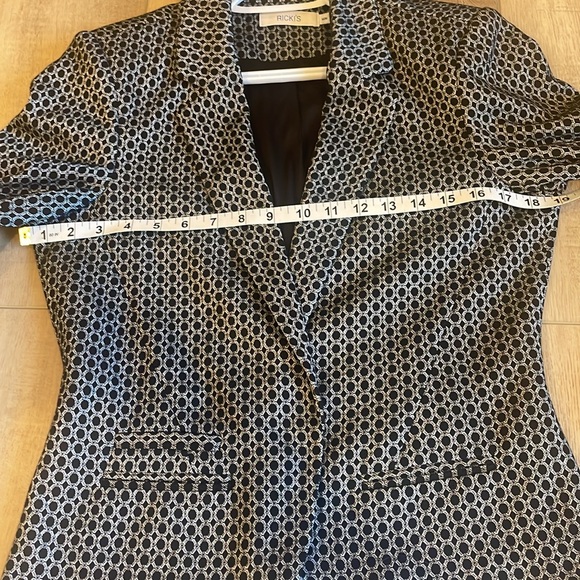 Ricki’s Ladies Open Front Patterned Blazer - Picture 5 of 7